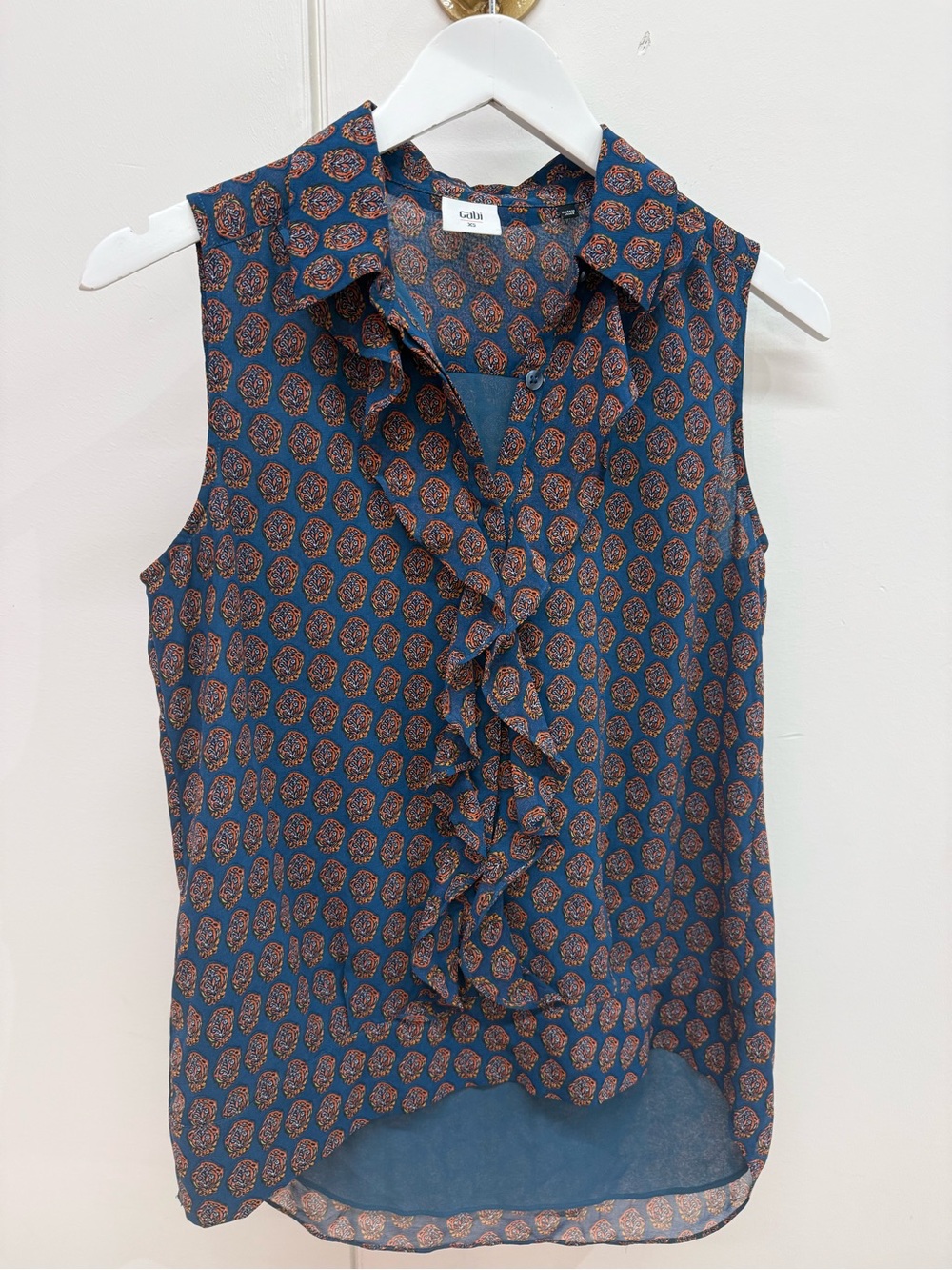 Cabi Sleeveless Ruffle Front Blouse - Navy with Rust Print